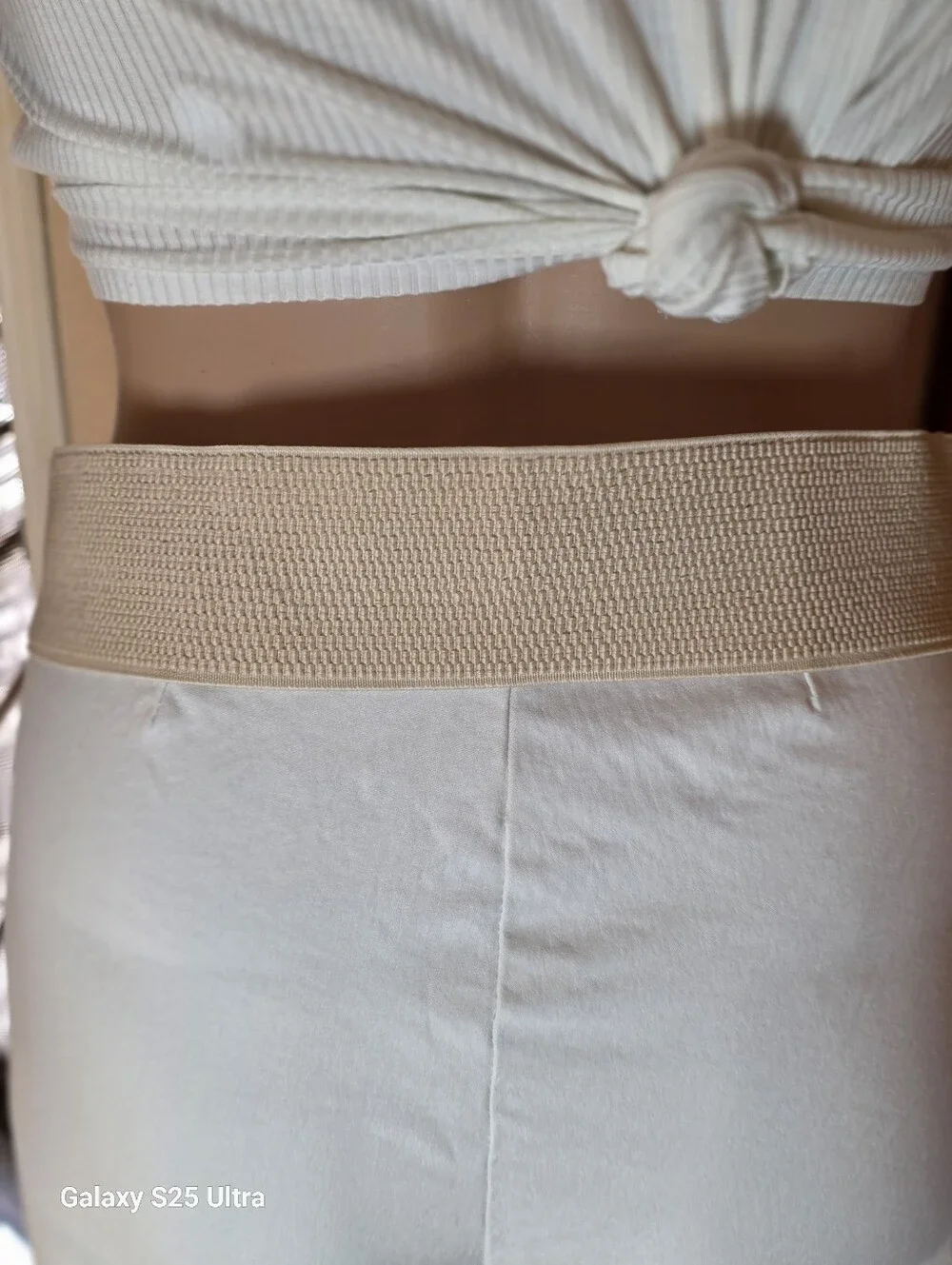 Vintage Wide Beige Croc-Embossed Elastic Cinch Belt - Gold Buckle